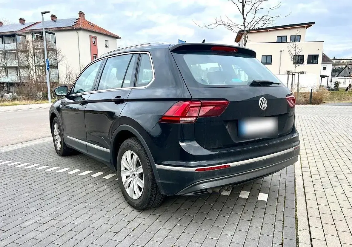 Gebraucht VW Tiguan Highline 150 PS (110 kW) 2016 Schwarz SUV