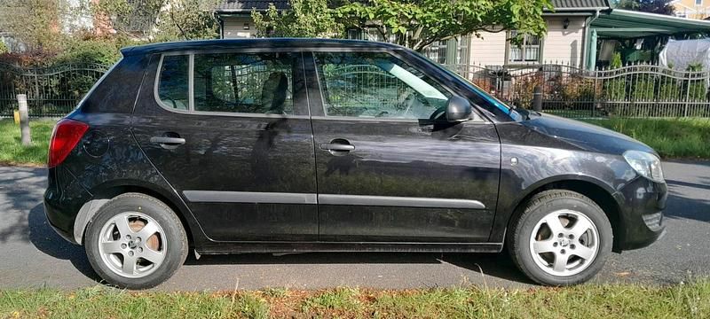 Schwarz Gebraucht 2011 Skoda Fabia Kleinwagen | 5.000 € (Fairer Preis) - Bild 1/4