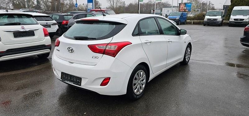 Gebraucht Hyundai i30 Classic 110 PS (80 kW) 2015 Weiß Limousine