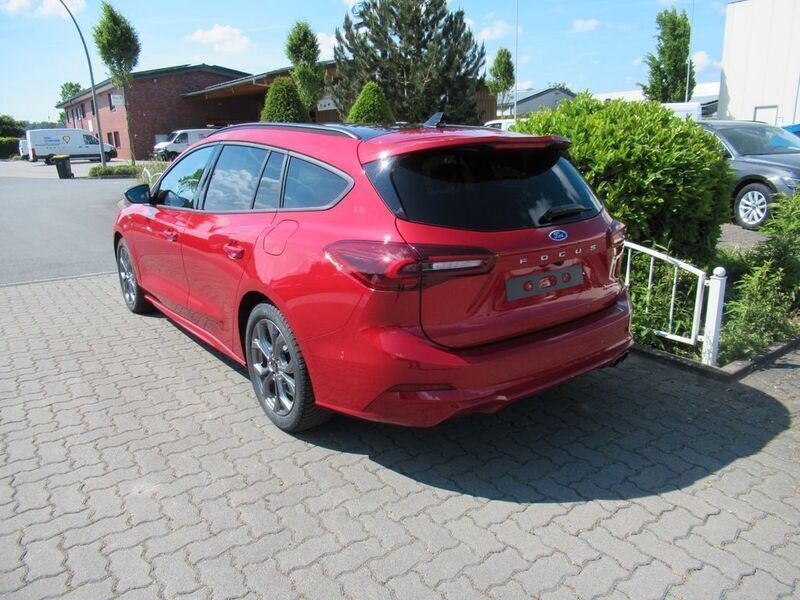 Gebraucht Ford Focus ST-Line X 155 PS (114 kW) 2025 Rot Limousine