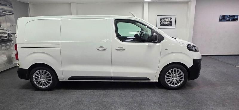 Weiß Gebraucht 2022 Opel Vivaro Edition Van / Kleinbus | 9.990 € (Superpreis) - Bild 1/4