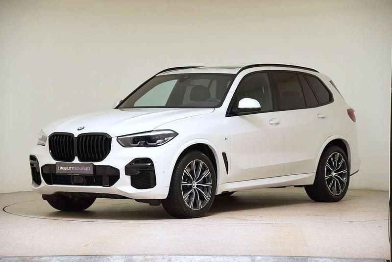 Mineralweiß metallic Gebraucht 2023 BMW X5 M Sport SUV | 62.940 € (Guter Preis) - Bild 1/4
