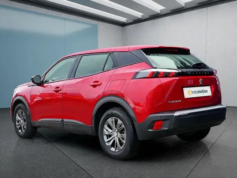 Gebraucht Peugeot e-2008 Active 100 kW (136 PS) 2022 Rot SUV