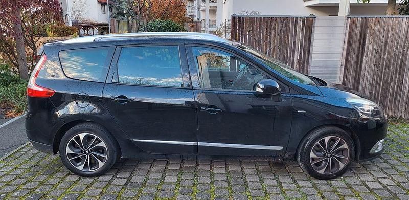 Schwarz Gebraucht 2014 Renault Grand Scénic III Bose Edition Van / Kleinbus | 7.495 € (Fairer Preis) - Bild 1/4