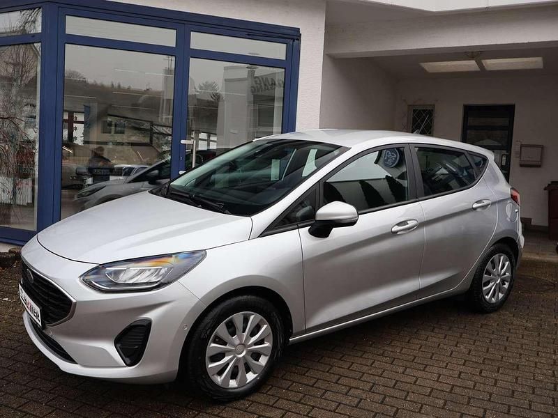 Gebraucht Ford Fiesta Cool & Connect 101 PS (74 kW) 2022 Polarsilber Kleinwagen