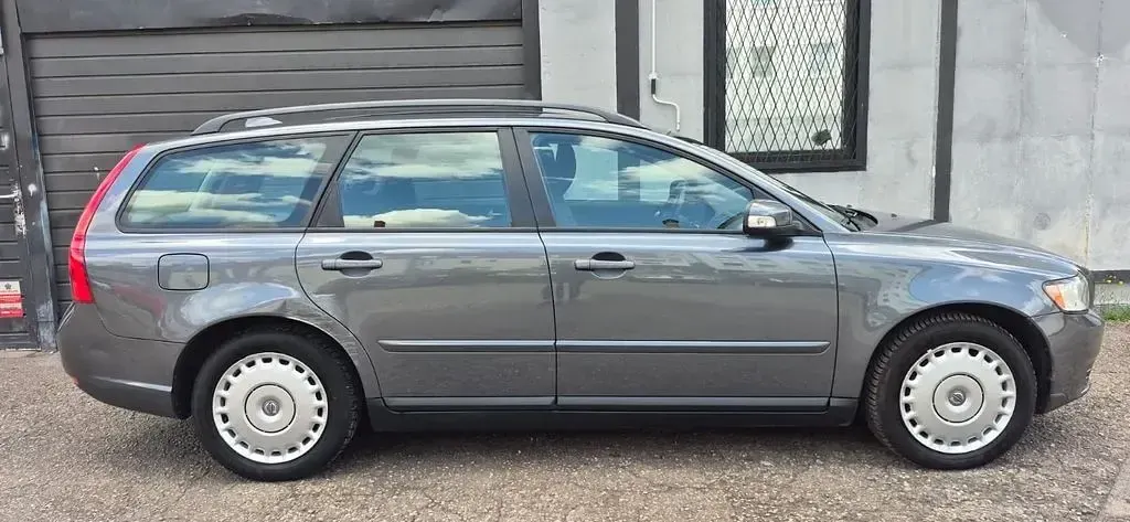 Gebraucht Volvo V50 Kinetic 136 PS (100 kW) 2008 Grau Kombi