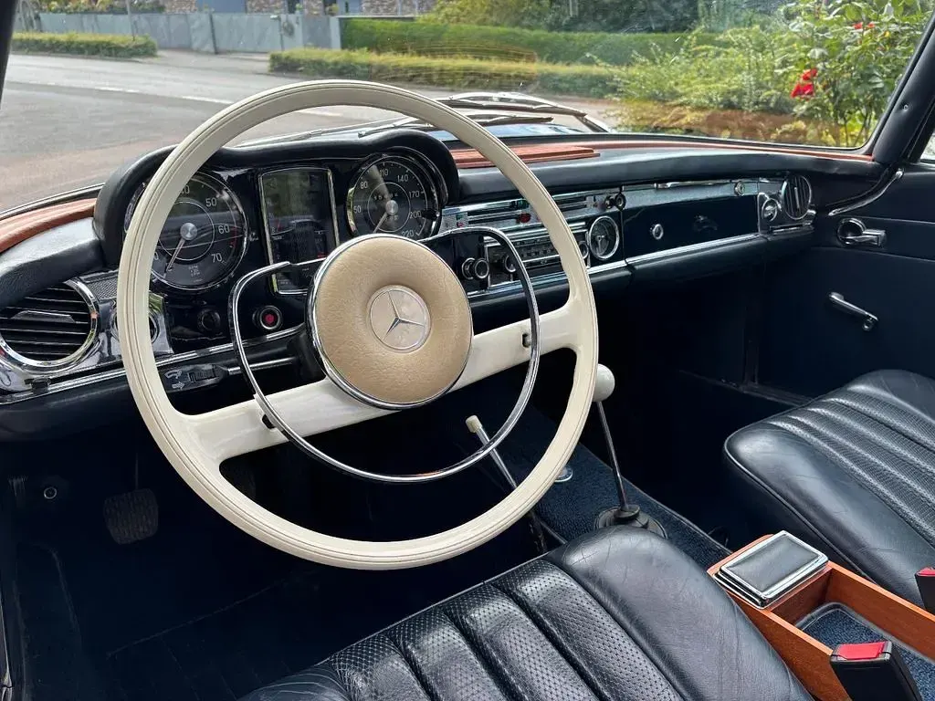 Gebraucht Mercedes 230 150 PS (110 kW) 1965 Blau Cabrio