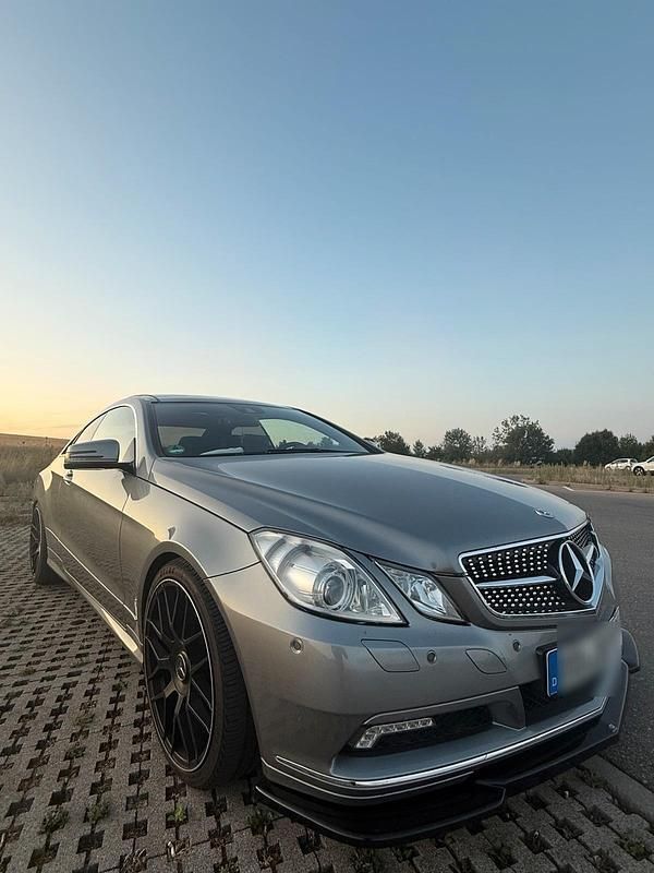 Grau Gebraucht 2010 Mercedes E350 Coupé | 11.999 € (Fairer Preis) - Bild 1/4