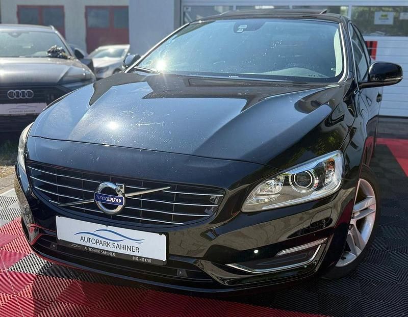 Schwarz Gebraucht 2014 Volvo V60 Summum Kombi | 10.649 € (Fairer Preis) - Bild 1/4