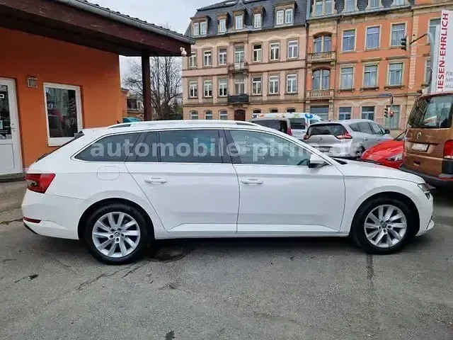 Używany Skoda Superb 156 KM (114 kW) 2020 Biały Kombi