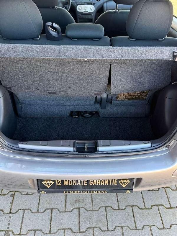 Gebraucht Toyota Yaris 75 PS (55 kW) 2004 Other Limousine