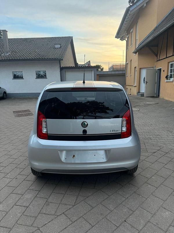 Używany Skoda Citigo 60 KM (44 kW) 2012 Srebrny Hatchback
