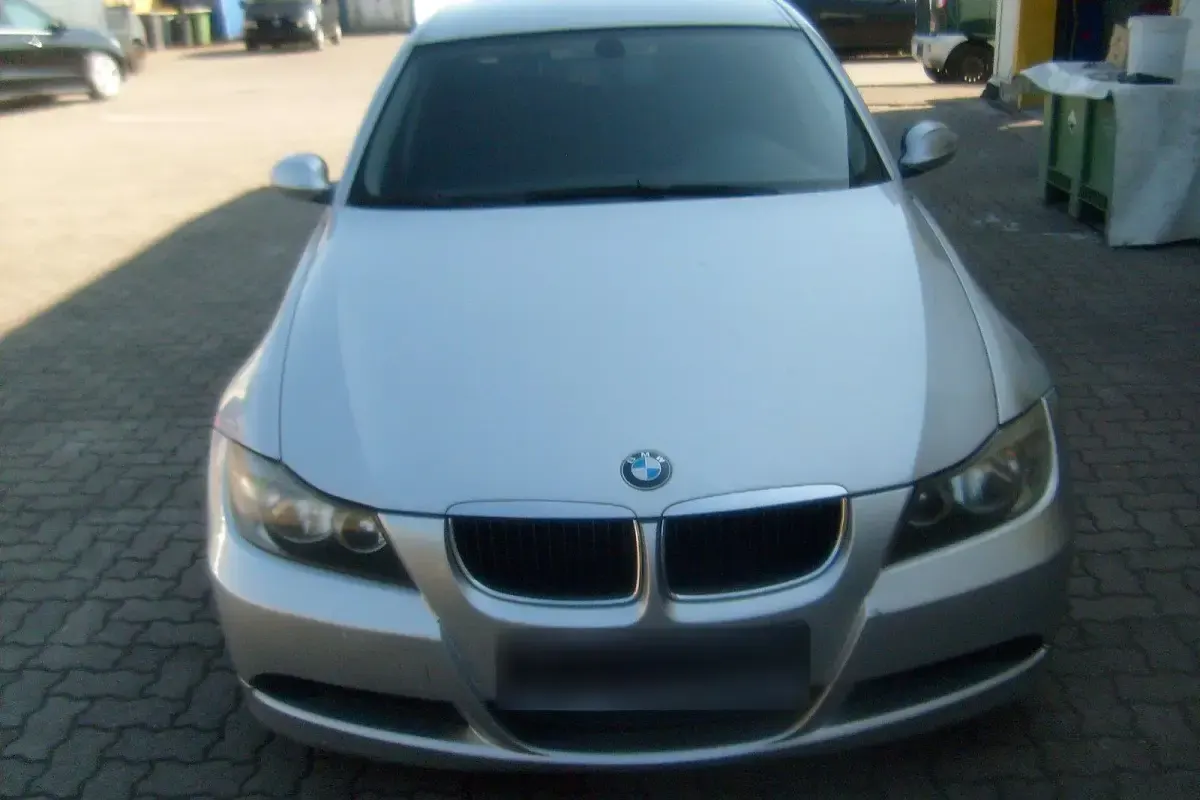 Gebraucht BMW 318 143 PS (105 kW) 2008 Silber Limousine