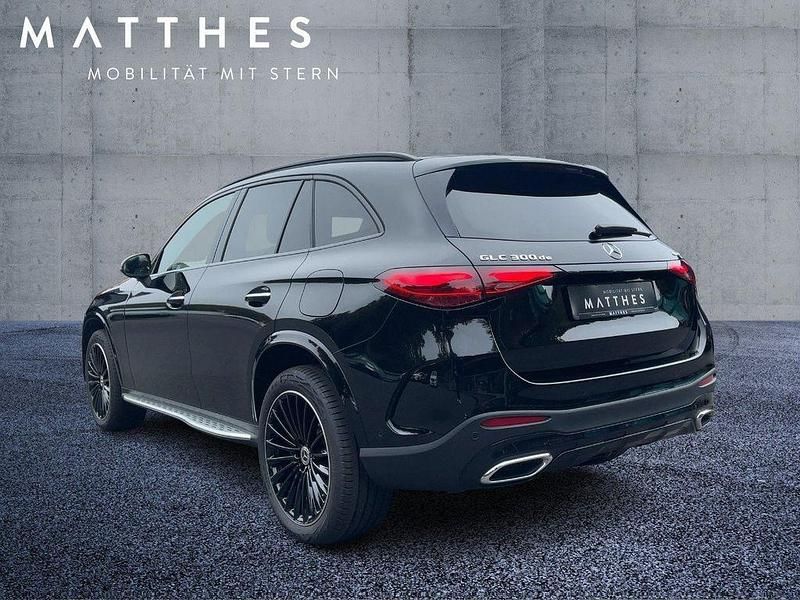 Gebraucht Mercedes GLC300e AMG 197 PS (144 kW) 2024 Schwarz SUV