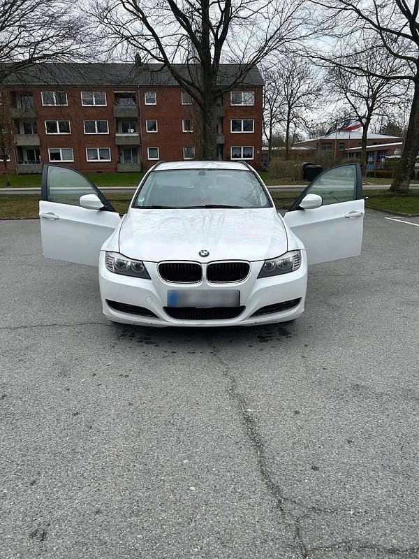 Gebraucht BMW 316 116 PS (85 kW) 2011 Weiß Kombi