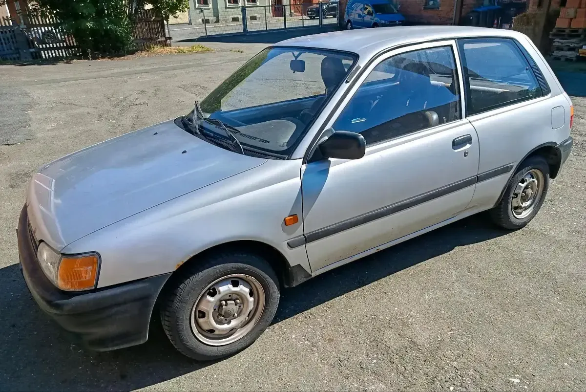 Gebraucht Toyota Starlet 75 PS (55 kW) 1995 Grau Kleinwagen