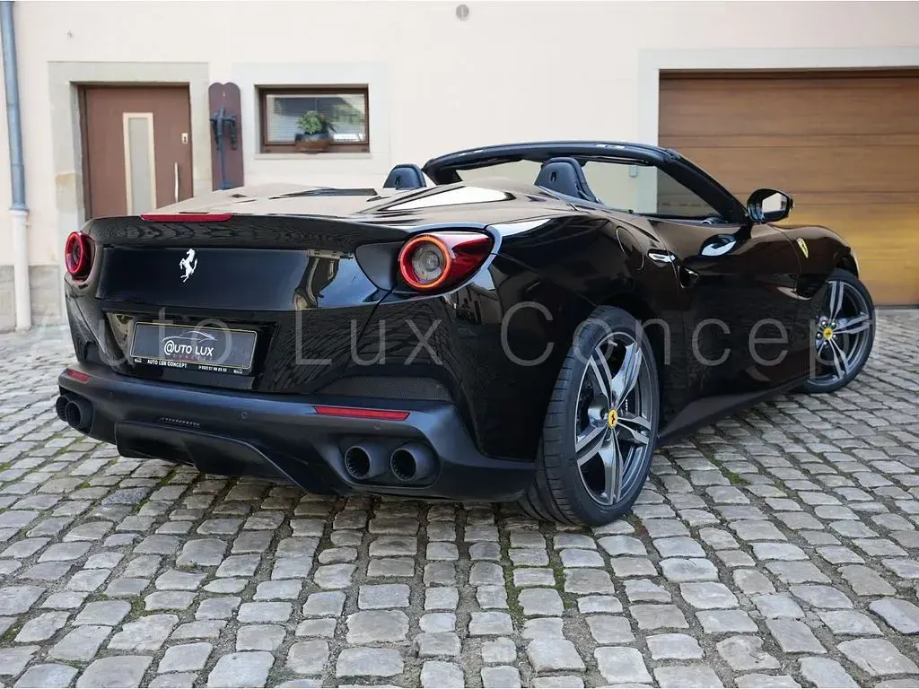 Second-hand Ferrari Portofino 600 CP (441 kW) 2020 Negru Cabrio