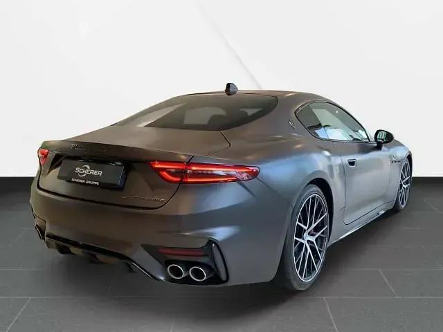 Gebraucht Maserati Granturismo 549 PS (403 kW) 2024 Grigio maratea matt Coupé