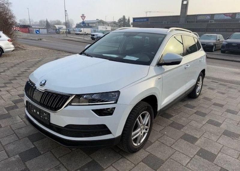 Weiß Gebraucht 2021 Skoda Karoq Clever SUV | 27.000 € (Etwas zu teuer) - Bild 1/4