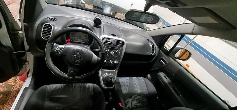 Gebraucht Opel Agila 65 PS (47 kW) 2010 Weiß Kleinwagen