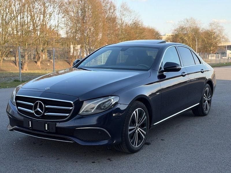Gebraucht Mercedes E220 194 PS (142 kW) 2019 Blau Limousine