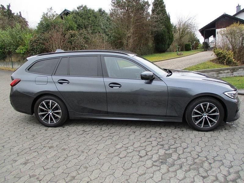 Gebraucht BMW 318 Sport Line 150 PS (110 kW) 2022 Grau Kombi