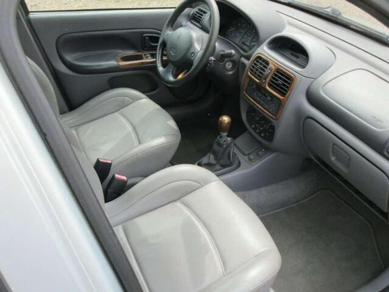 Gebraucht Renault Clio II Initiale Paris 107 PS (78 kW) 2001 Grau boreal Kleinwagen