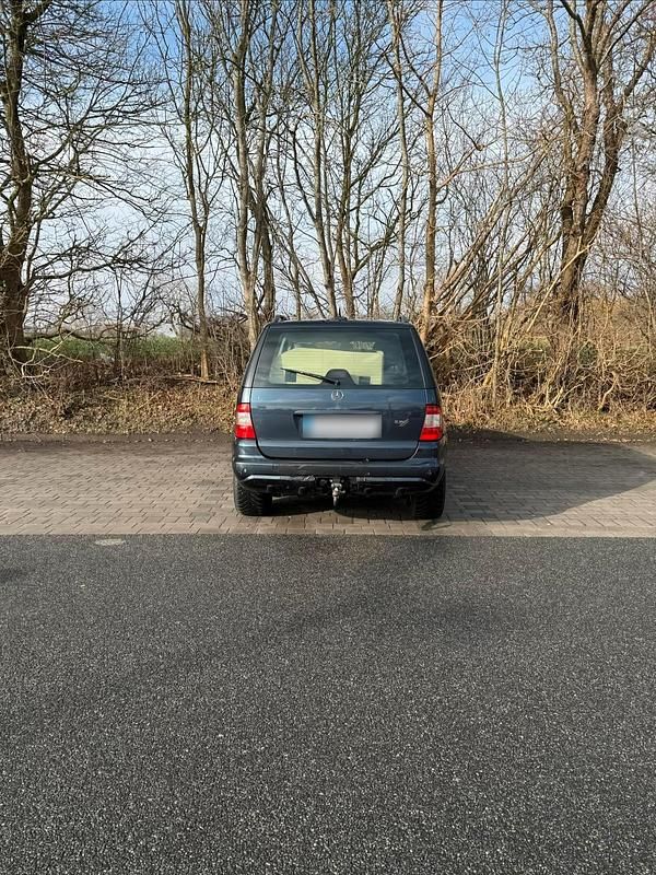 Gebraucht Mercedes ML270 163 PS (119 kW) 2003 Blau SUV