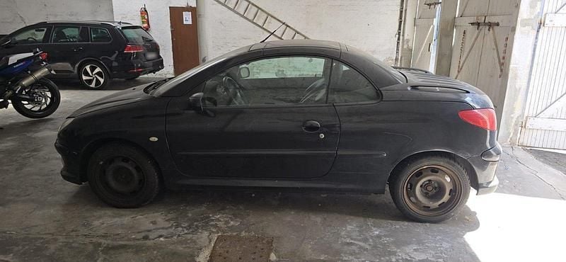 Gebraucht Peugeot 206 CC 109 PS (80 kW) 2005 Schwarz Cabrio