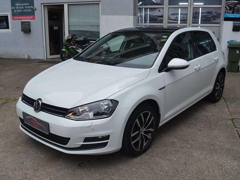 Weiß Gebraucht 2015 VW Golf VII Cup Limousine | 10.450 € (Guter Preis) - Bild 1/4