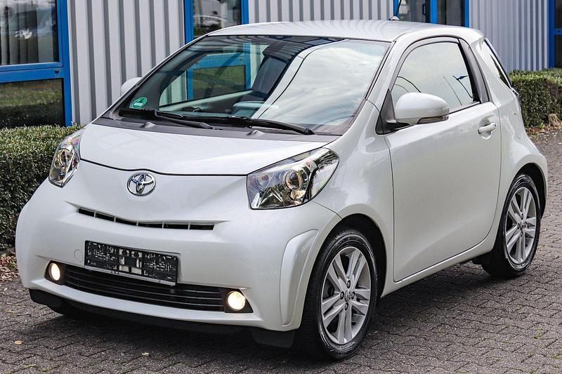 White crystal shine /pereffekt Gebraucht 2013 Toyota iQ Kleinwagen | 6.490 € (Fairer Preis) - Bild 1/4