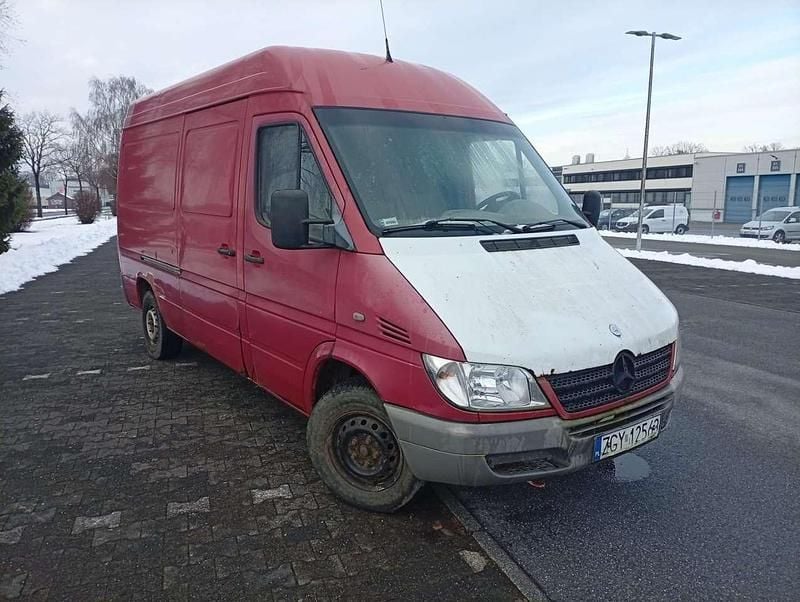 Rot Gebraucht 2005 Mercedes Sprinter Van | 2.399 € (Superpreis) - Bild 1/4
