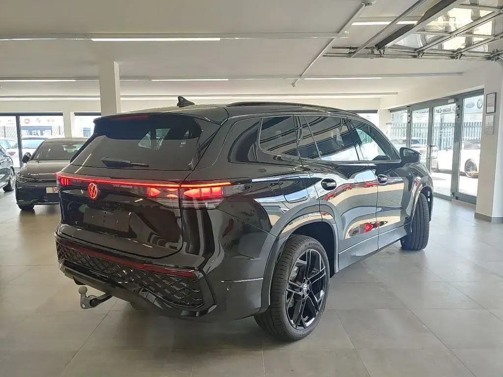Neu VW Tayron R-line 150 PS (110 kW) 2026 Grenadillschwarzmetallic SUV