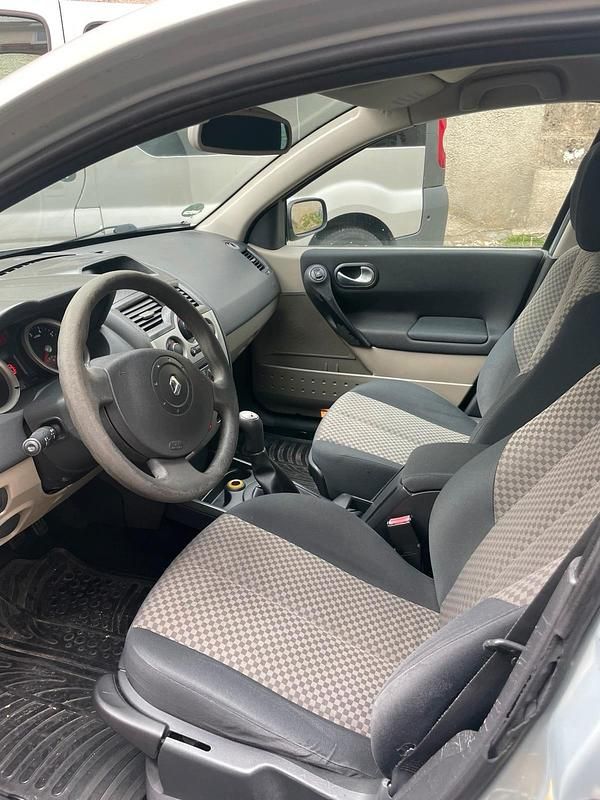 Gebraucht Renault Mégane II 110 PS (80 kW) 2004 Silber Limousine