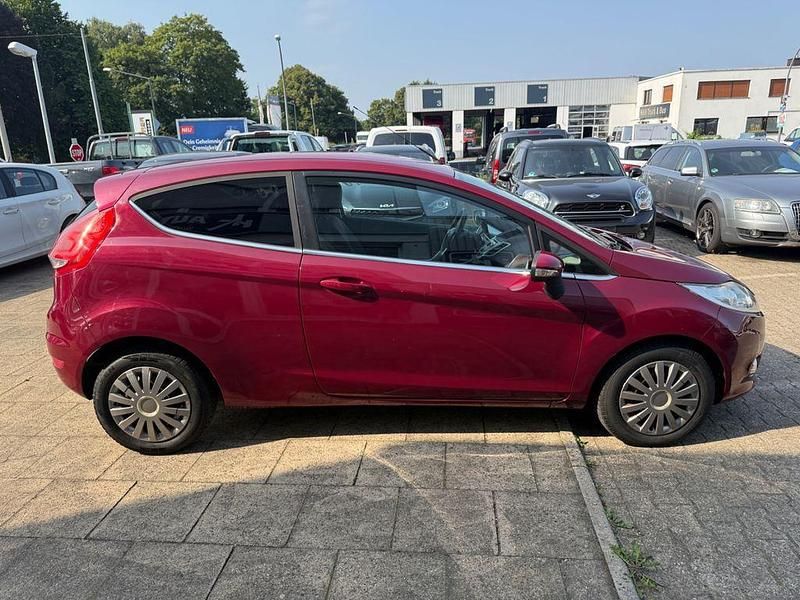 Gebraucht Ford Fiesta Titanium 82 PS (60 kW) 2010 Rot Kleinwagen