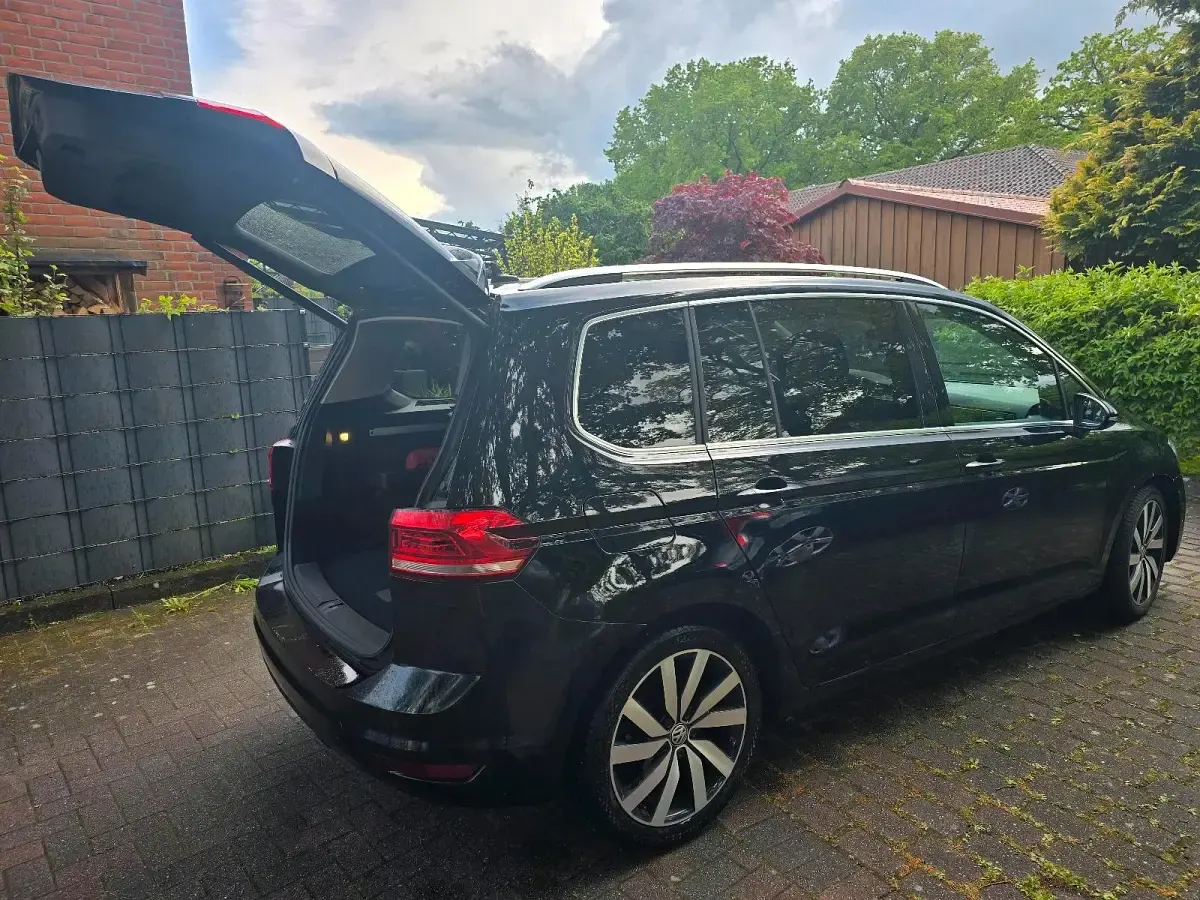 Gebraucht VW Touran Highline 150 PS (110 kW) 2020 Schwarz Van / Kleinbus