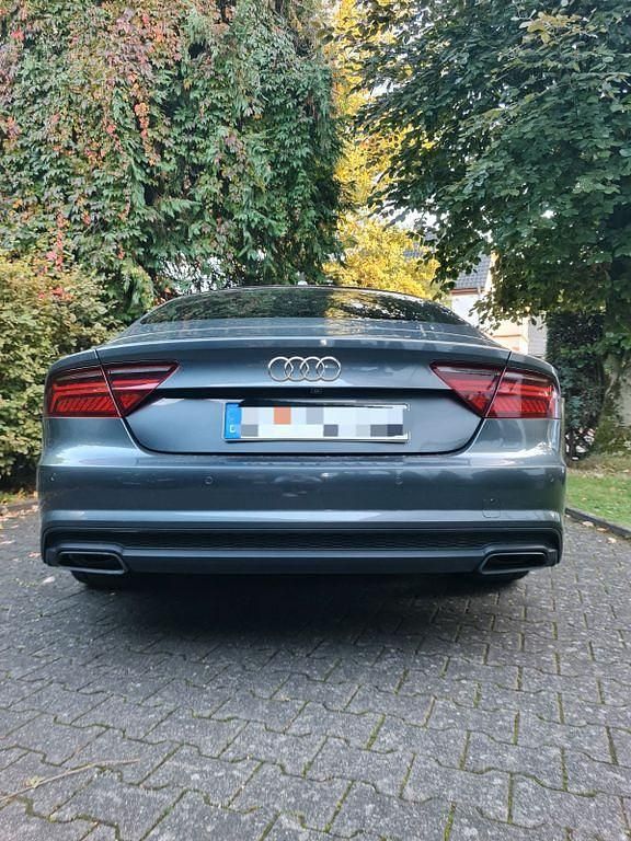 Grau Gebraucht 2016 Audi A7 Ambiente Kleinwagen | 25.000 € (Guter Preis) - Bild 1/4