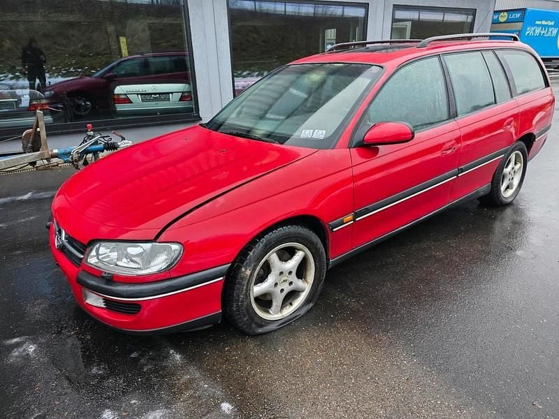Gebraucht Opel Omega 211 PS (155 kW) 1999 Rot Kombi
