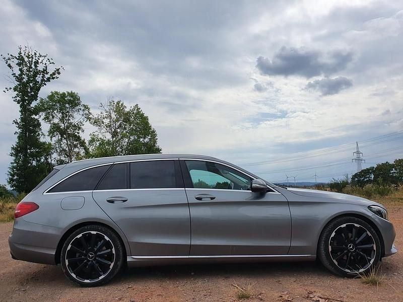 Grau Gebraucht 2015 Mercedes C180 Limousine | 13.500 € (Guter Preis) - Bild 1/4