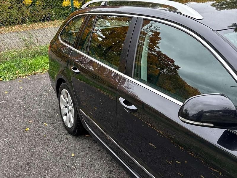 Gebraucht Skoda Superb GreenLine 105 PS (77 kW) 2013 Schwarz Kombi
