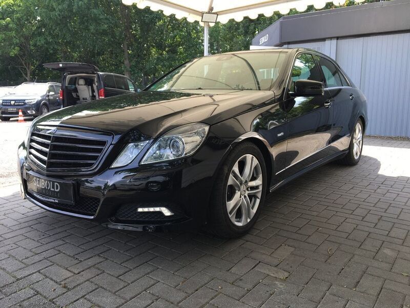 Schwarz Gebraucht 2009 Mercedes E250 Limousine | 14.980 € (Etwas zu teuer) - Bild 1/4