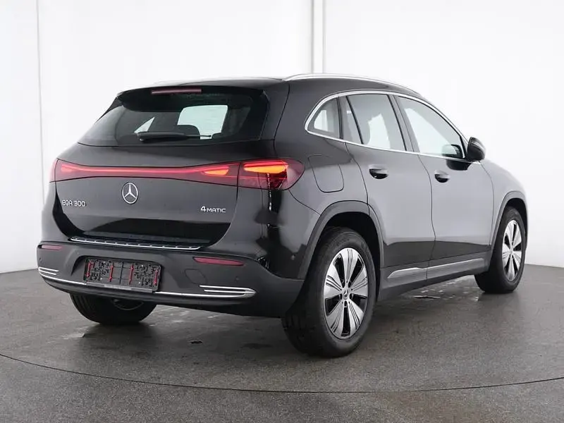 Gebraucht Mercedes EQA300 167 kW (228 PS) 2025 Schwarz SUV