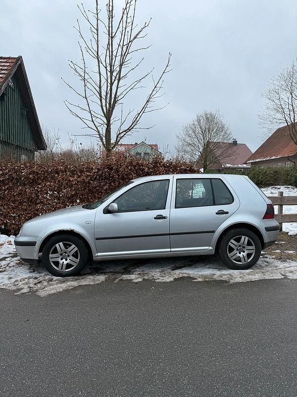 Gebraucht VW Golf IV 101 PS (74 kW) 2001 Silber Kleinwagen