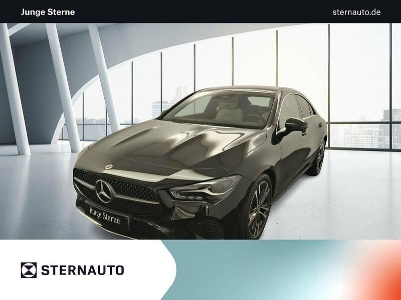 Metalliclack kosmosschwarz Gebraucht 2024 Mercedes CLA180 Advanced Limousine | 31.892 € (Fairer Preis) - Bild 1/4