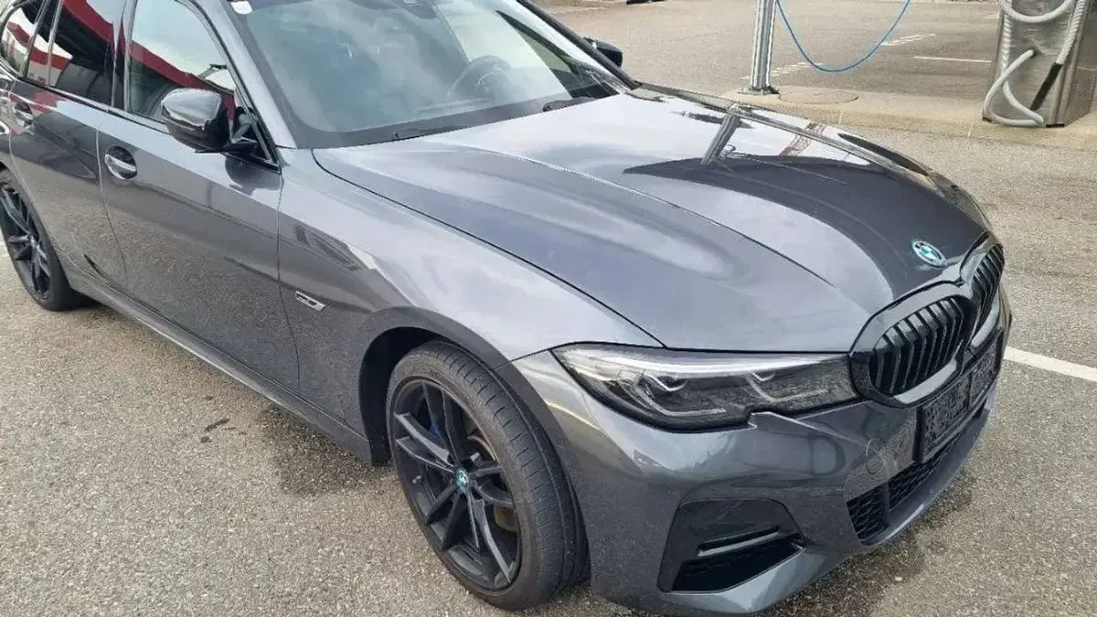 Gebraucht BMW 330e M Sport 292 PS (214 kW) 2021 Grau Kombi