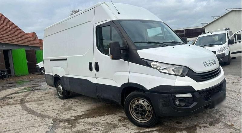 Second-hand Iveco Daily 136 CP (100 kW) 2017 Alb Monovolum
