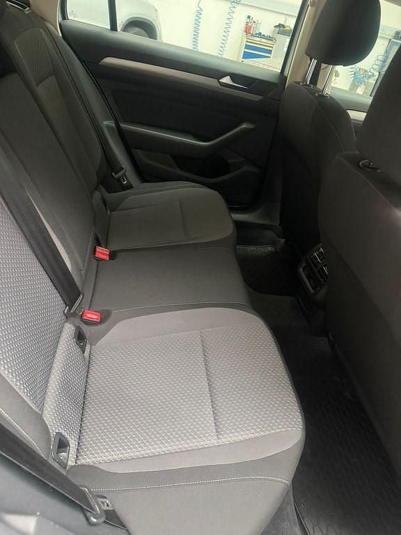 Gebraucht VW Passat Trendline 150 PS (110 kW) 2018 Silber Kombi