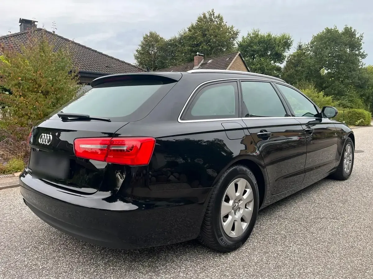 Gebraucht Audi A6 Ambiente 177 PS (130 kW) 2013 Schwarz Kombi