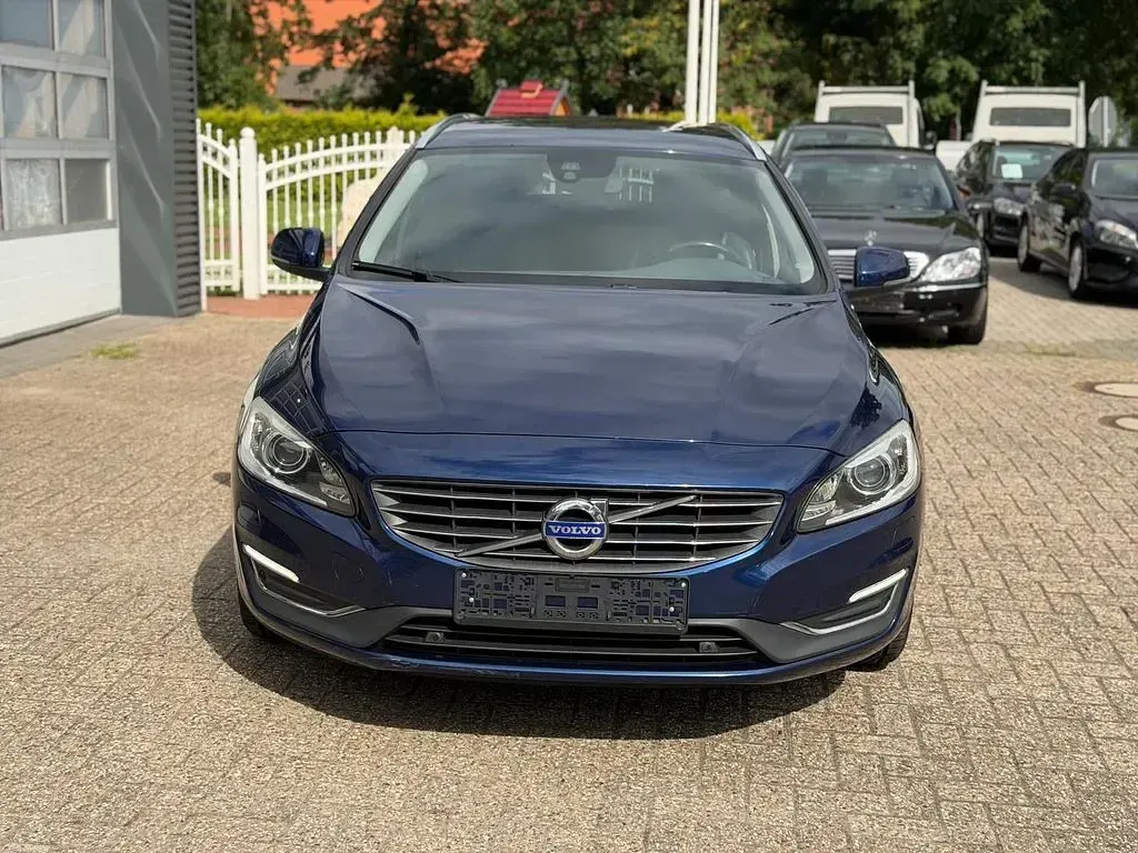 Gebraucht Volvo V60 Ocean Race 181 PS (133 kW) 2015 Blau Kombi