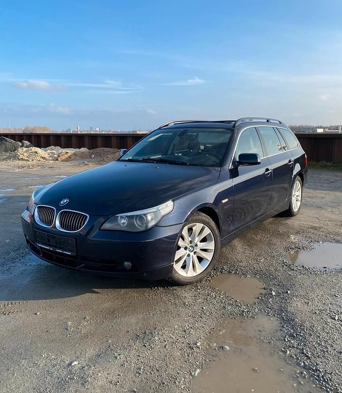 Gebraucht BMW 525 197 PS (144 kW) 2006 Blau Kombi